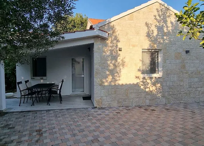 In 35590 דירה ביוגראד נה מורו